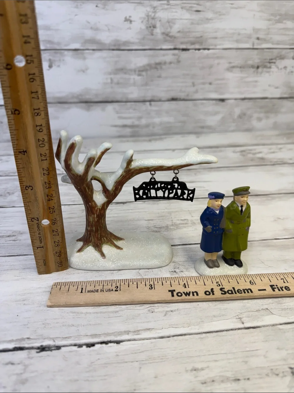 Bailey Park Sign plus Harry & Ruth Bailey Figures - It's a Wonderful Life